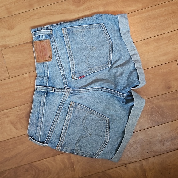 Levi's shorts - Picture 2 of 4
